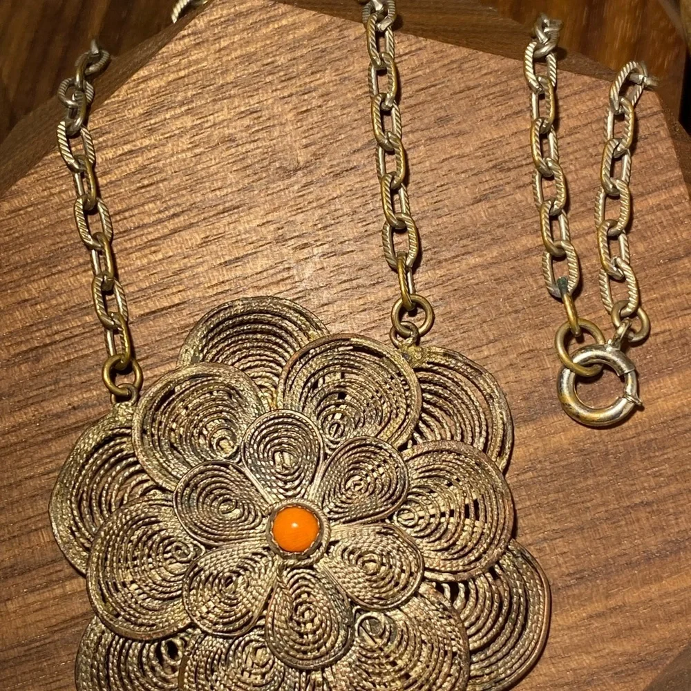 Unique wire flower necklace - Picture 5 of 5